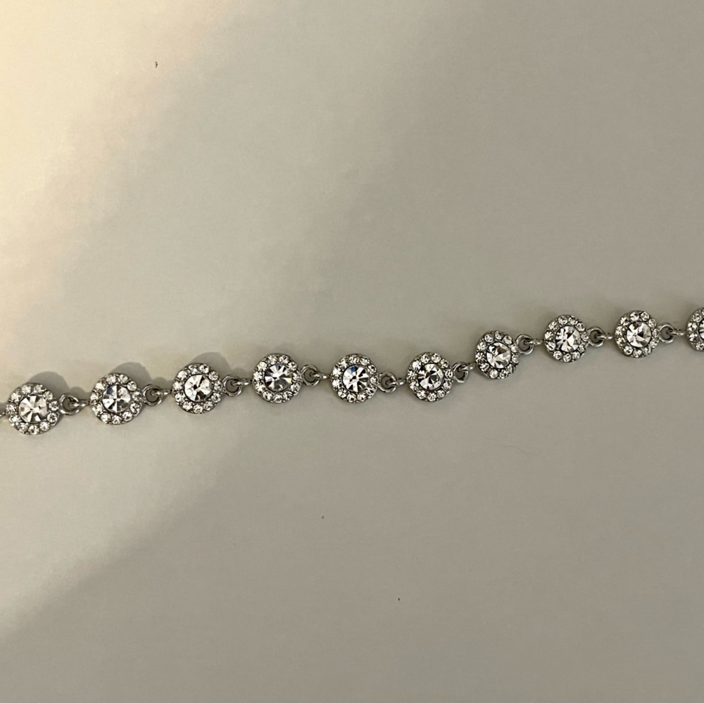 Round silver crystal pendant bracelet